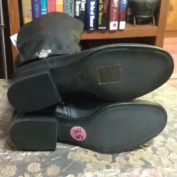 Michael Kors boot size 5.5 - Picture 6 of 8